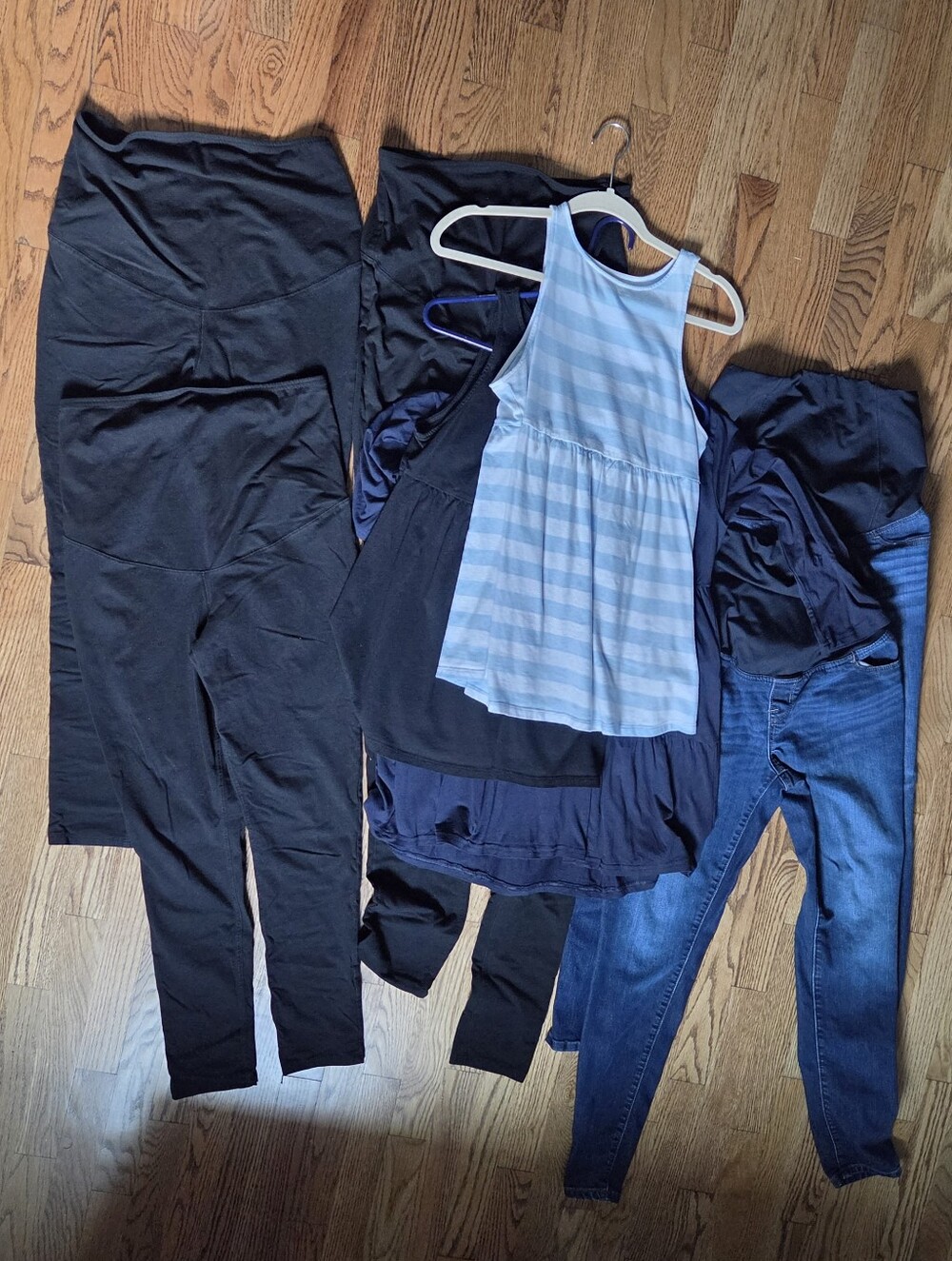 Maternity Clothes Lot (2 Skinny Jeans, 4 Leggings, 3 Tops)
